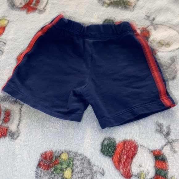 ❣️Carter’s❣️Assortment of Boy’s 18 months Shorts and Onesies - Picture 5 of 11
